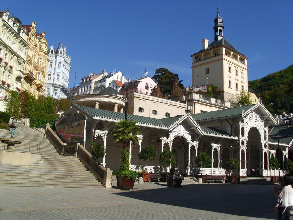 Apartment In City Center - Morassi Κάρλοβι Βάρι Εξωτερικό φωτογραφία