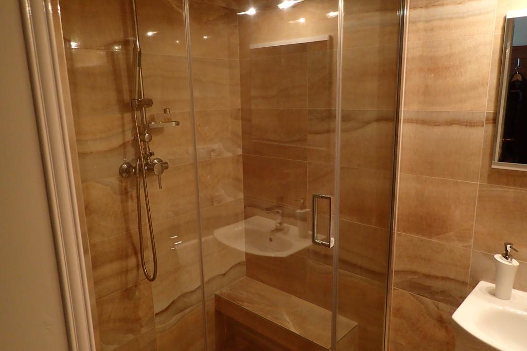 Apartment In City Center - Morassi Κάρλοβι Βάρι Δωμάτιο φωτογραφία