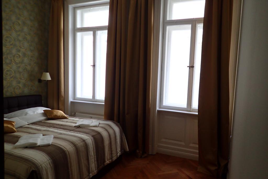 Apartment In City Center - Morassi Κάρλοβι Βάρι Εξωτερικό φωτογραφία