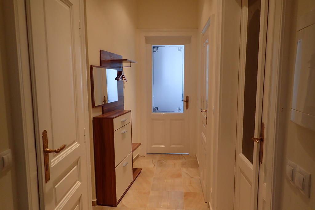 Apartment In City Center - Morassi Κάρλοβι Βάρι Δωμάτιο φωτογραφία