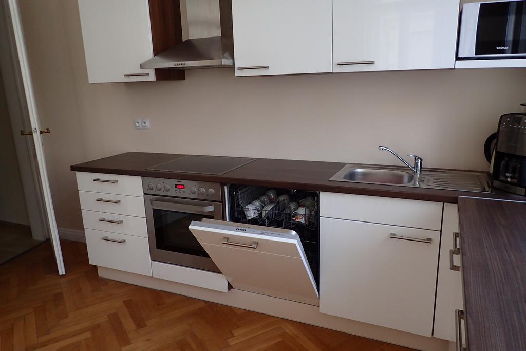 Apartment In City Center - Morassi Κάρλοβι Βάρι Δωμάτιο φωτογραφία