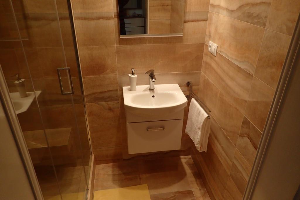 Apartment In City Center - Morassi Κάρλοβι Βάρι Δωμάτιο φωτογραφία